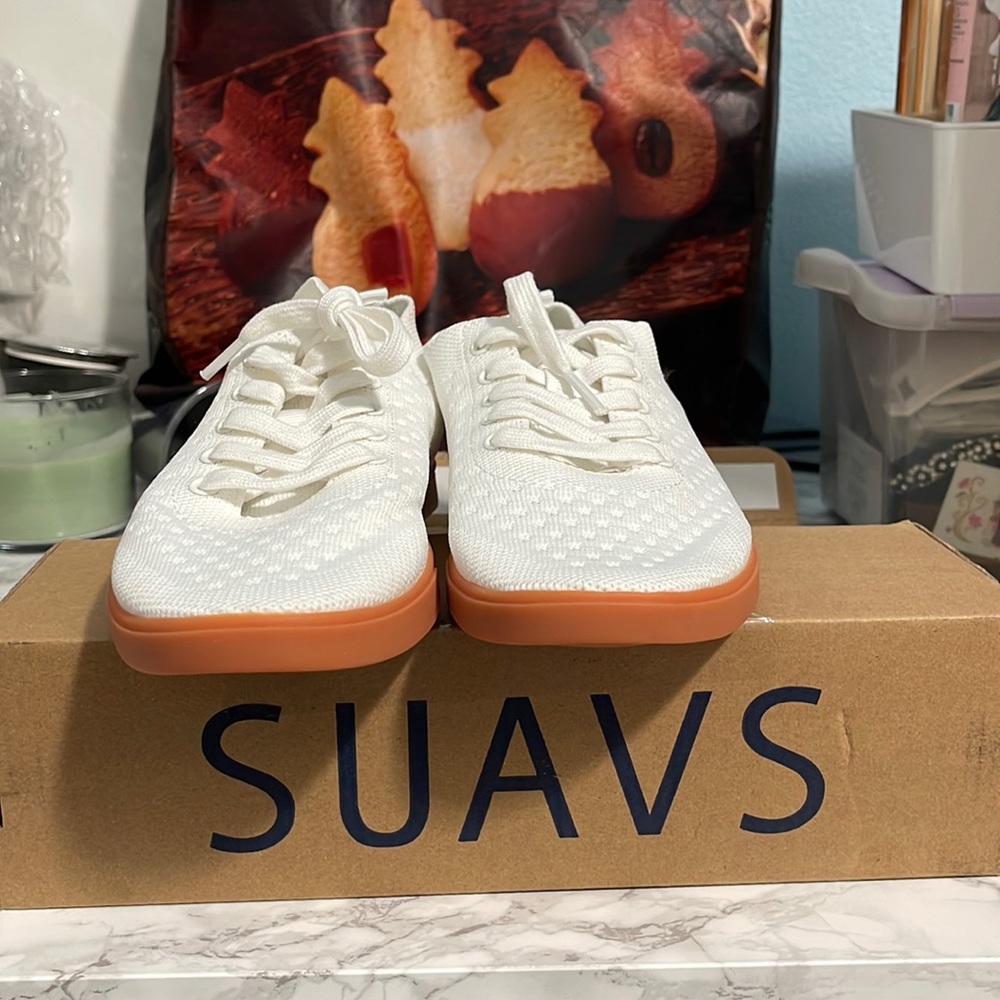 Suave fabric stretch white shoes